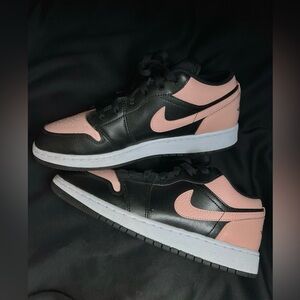 Jordan 1 Low Crimson Tint